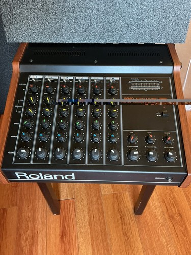 Rare roland powered - roland,